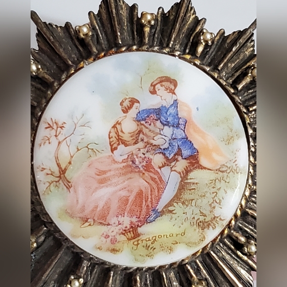 Vintage fragonard art 60's Victorian porcelain courting couple brooch pin pearls - Picture 6 of 10